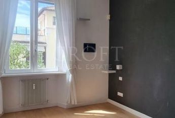 Parioli-Piazza delle Muse: Restored 3 bedroom, 3 Bath, spacious living, kitchen, balcony, near park, master bed & 2 single bedrooms. Ref 1045