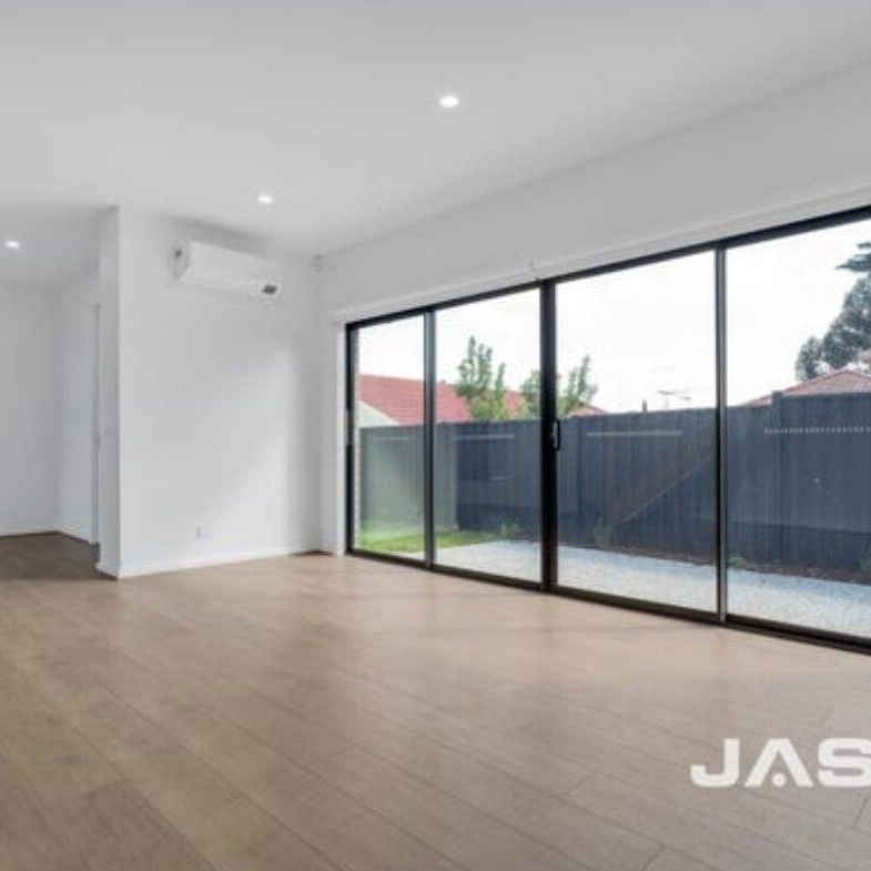 Tullamarine - Photo 1