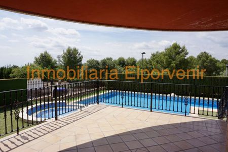 Luxury 6 room Detached House for rent in Torrent, Spain - Photo 4