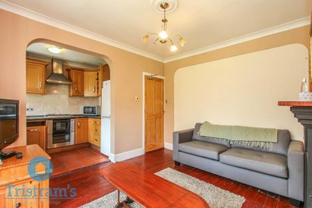 1 bedroom in a house share to rent - Photo 3