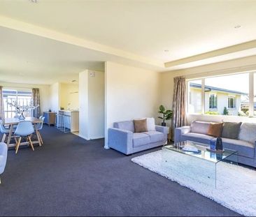 Three car Garaging! - Photo 1