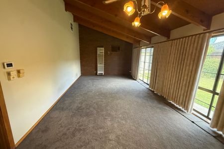 Comfortable Family Living in a Quiet Location - Photo 2