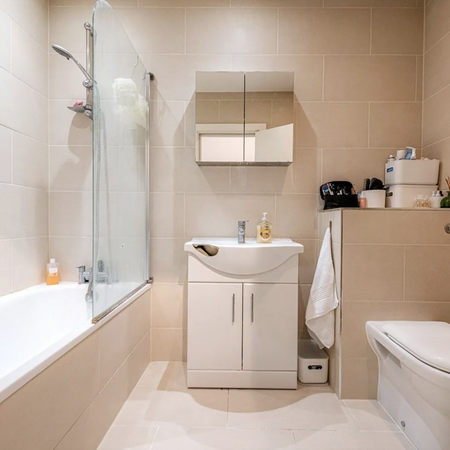 One Bed Apt, Warren Court, Euston Road, NW1 - Photo 4