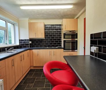 Warburton Gardens - Photo 3