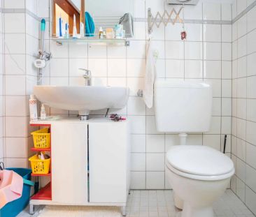 Direkt am Schmölderpark: Schickes DG-Appartement mit Einbauküche! - Photo 1