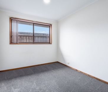 Comfortable Living in a Convenient Court Location - Photo 5