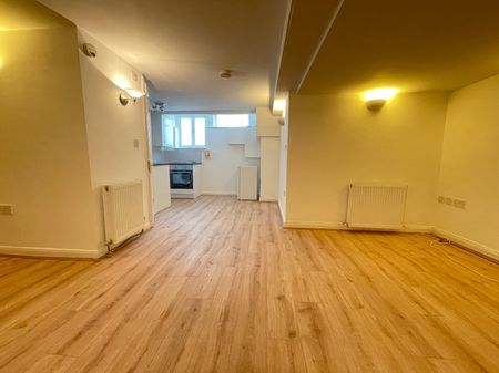 Colney Hatch Lane, London - Photo 5