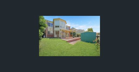 Spacious 5 Bedroom Family Home in a Prime Glen Waverley - Photo 2