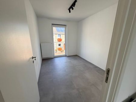Appartement te huur - foto 2