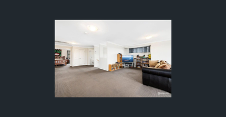 Spacious Family Living in a Peaceful Narellan Vale Setting...Spacious Family Living in a Peaceful Narellan Vale Settin - Photo 2