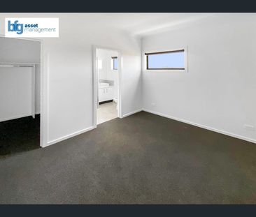 2 Lady Circuit, Thornhill Park, Vic 3335 - Photo 6