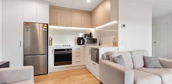 Short Stroll To Town - Photo 2