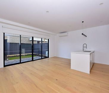 LARGE TOWNHOUSE AVAILABLE - Photo 6