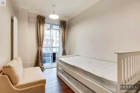 3 bedroom flat in Gloucester Place - Photo 4