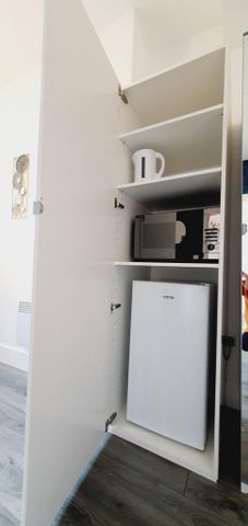 1 bedroom in a house share to rent - Photo 3