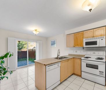 For Lease - 909 Oaktree Crescent, Newmarket, Ontario - Photo 5