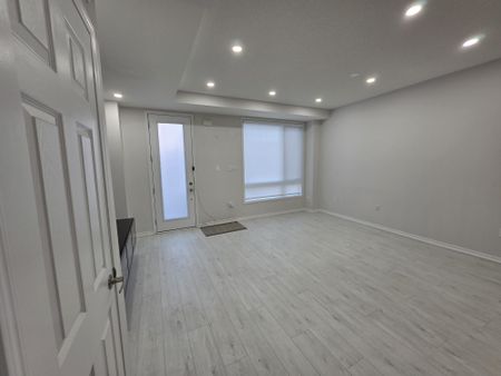 For Lease - 30 Woodstream Drive, Toronto, Ontario - Photo 3
