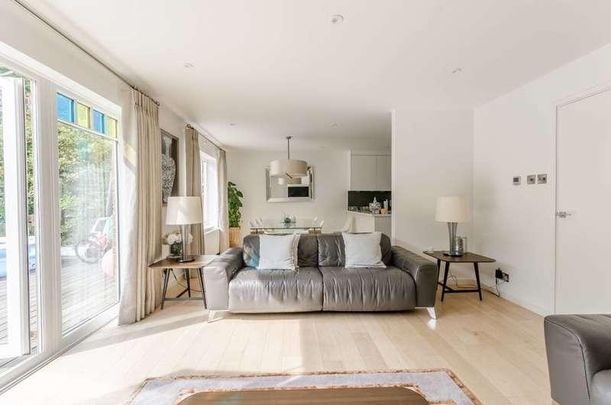 Oak Park Gardens, Southfields, SW19 - Photo 1