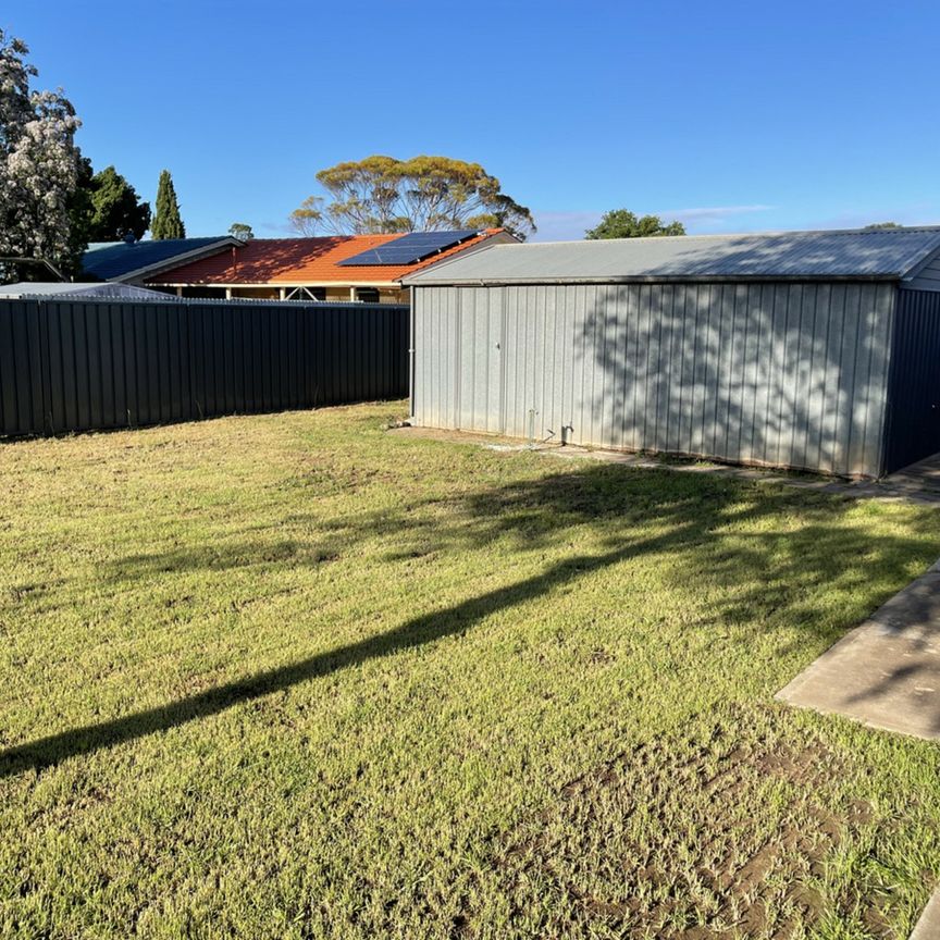 Neat and Tidy 3 Bedroom Home - Photo 1