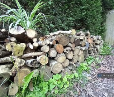 1 bedroom in a flat share to rent - Photo 5