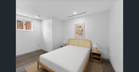 Huge refurbished 2-bedroom in Balmain! - Photo 2