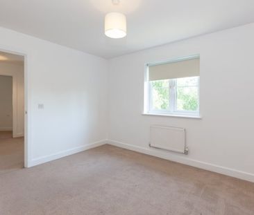 Tarragon Walk, Banbury - Photo 2