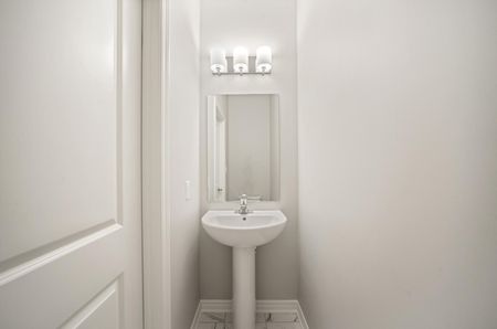 For Lease - 216 Cubitt Street, Clearview, Ontario - Photo 2