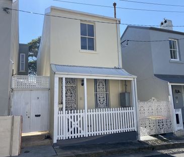 Spacious Freestanding Three Bedroom Home In Ideal Location - Photo 2