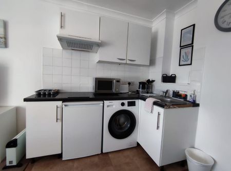 Studio to rent - Photo 3