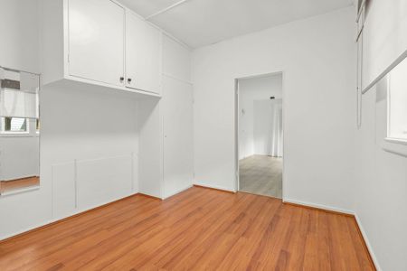 PERFECTLY SITUATED FAMILY HOME - Photo 3