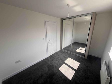 3 bedroom terraced house to rent - Photo 3