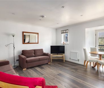 Montague House, E16 - Photo 2