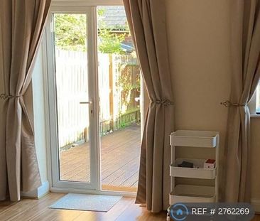 1 bedroom in a house share to rent - Photo 2