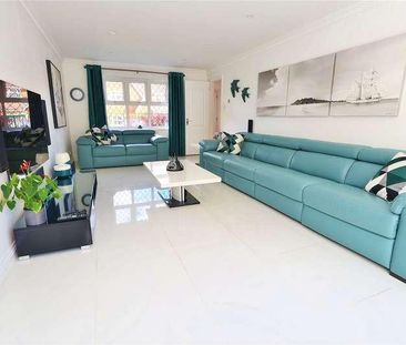 Strathcona Gardens, Knaphill, Woking, Surrey, GU21 - Photo 1