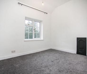 2 bedroom end of terrace house to rent - Photo 4