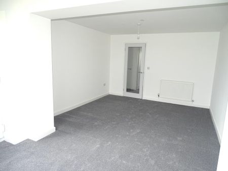 2 bedroom bungalow to rent - Photo 2