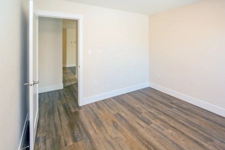3569 Dutch Village Road — 1 Bedroom Deluxe - Photo 4