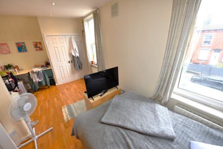 3 bedroom House in Haddon Avenue, Leeds - Photo 4