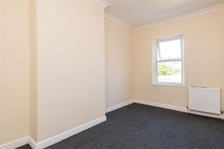 3 bed House - Mid Terrace To Let - Photo 2