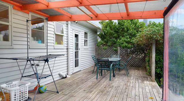 Spacious Three Bedroom Property in Avondale - Photo 1