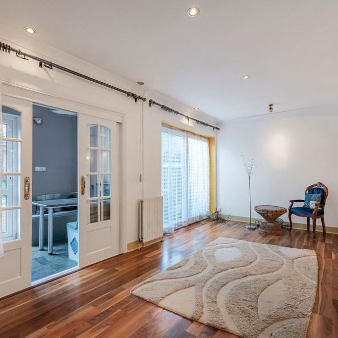 4 bedroom end of terrace house to rent - Photo 1