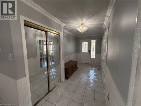 37 ELORA Drive, Hamilton, Ontario, L9C6T4 - Photo 4