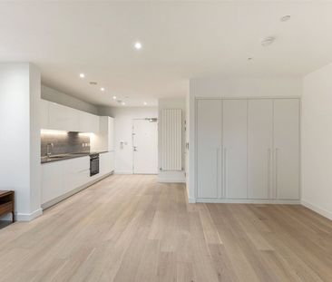 Rendal Way, London, E16 ground floor flat to rent - Photo 5