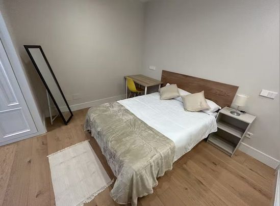 Calle de Colmenares, Madrid, Community of Madrid 28004 - Foto 1