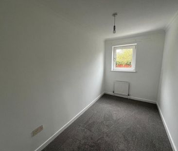 3 bedroom end of terrace house to rent - Photo 2