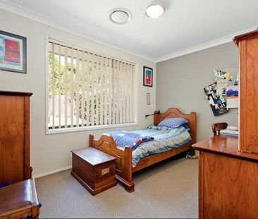 Beautiful Family Home in the Heart of Windsor - Photo 4