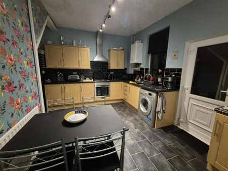 2 bedroom terraced house to rent - Photo 4