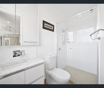 Stylish 3-Bedroom Townhome with Entertainer’s Deck & Modern Kitchen - Photo 5