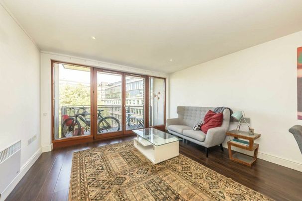 Adler Street, Aldgate, E1 - Photo 1