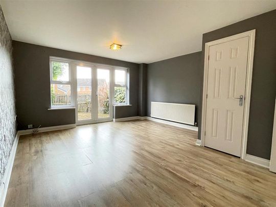 3 bedroom end of terrace house to rent - Photo 1